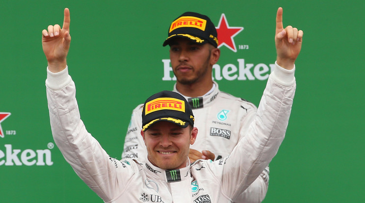 Rosberg (elöl)
19 pontos hátrányát 2-re csökkentette Lewis
Hamiltonnal szemben / Fotó: Europress-Getty Images