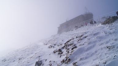 70 cm śniegu na szczytach Tatr, ale na narty za wcześnie