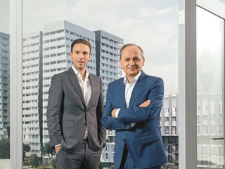 Giełdowym Atalem Zbigniew Juroszek (z prawej) kieruje jako prezes. Szefem rady nadzorczej jest jego syn, Mateusz.