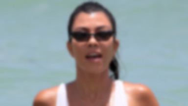 Kourtney Kardashian w stroju kąpielowym. Seksowna?