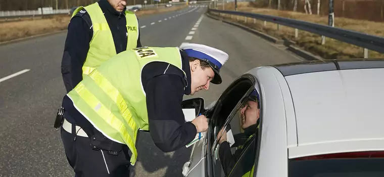 Policjant może zadać ci takie pytanie podczas kontroli. Czy unikniesz mandatu?