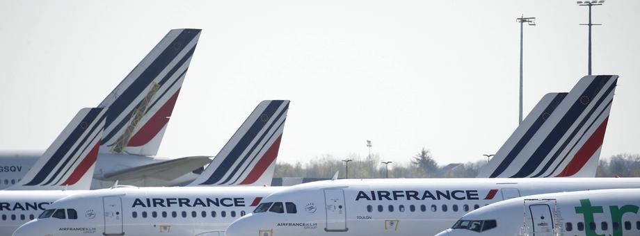 Uziemione samoloty na paryskim lotnisku Orly w związku z pandemią koronawirusa