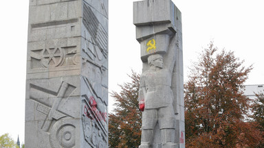 Kontrowersyjny pomnik zniknie z Olsztyna. Zapadła decyzja
