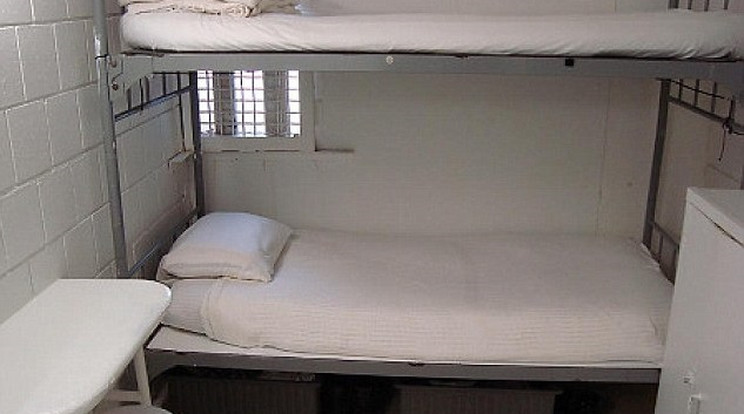 Martin Gottesfeld egy ilyen cellában él / Fotó: Metropolitan Correctional Center