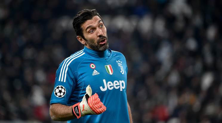 Gianluigi Buffon
a lefújás után az olasz drukkerekkel vitázott /Fotó: AFP