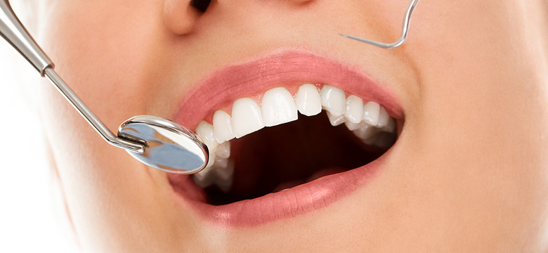 Fakty i mity o zębach. Sprawdź, co naprawdę szkodzi twoim zębom