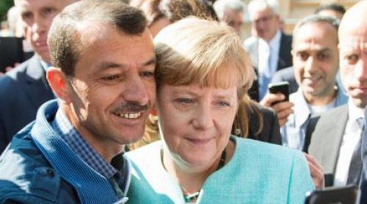 Így szelfiztek a menekültek Angela Merkellel - fotók!