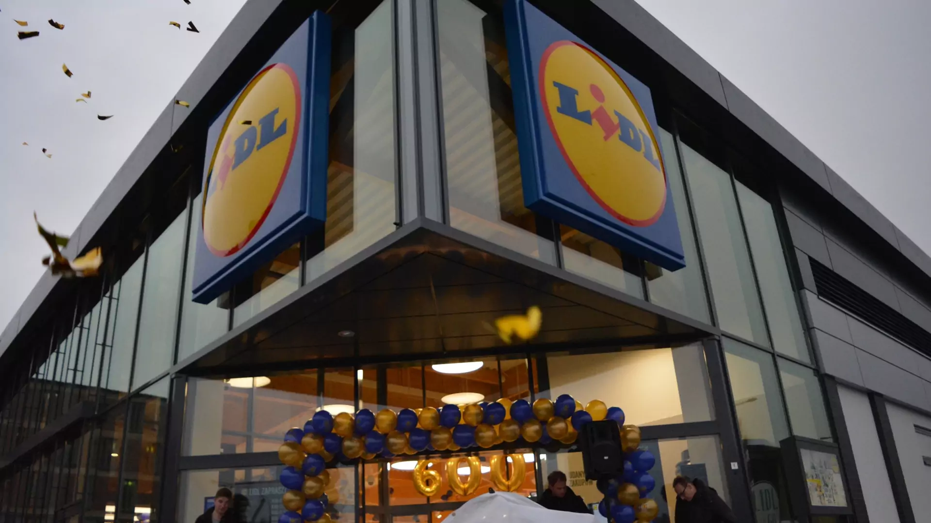 Lidl wprowadza "ciche wieczory" dla klientów z autyzmem. Nie za promocje, a za takie akcje wielki szacun!