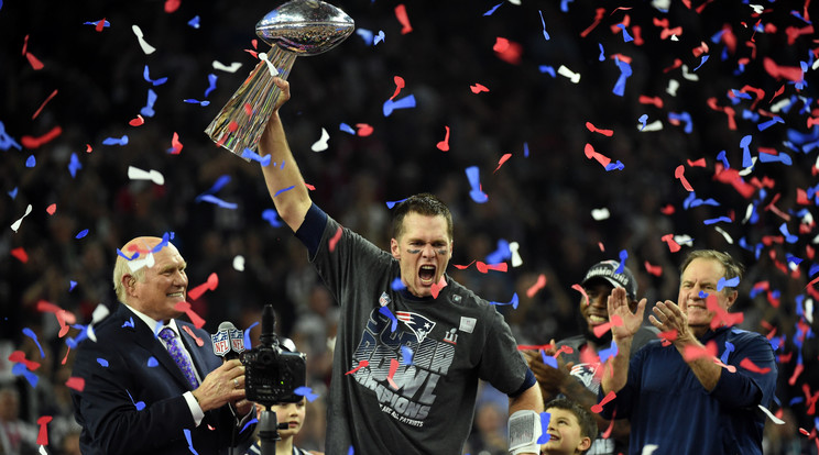 Tom Brady és csapata történelmi sikert aratott - ennek megfelelően is fogadták őket /Fotó: AFP