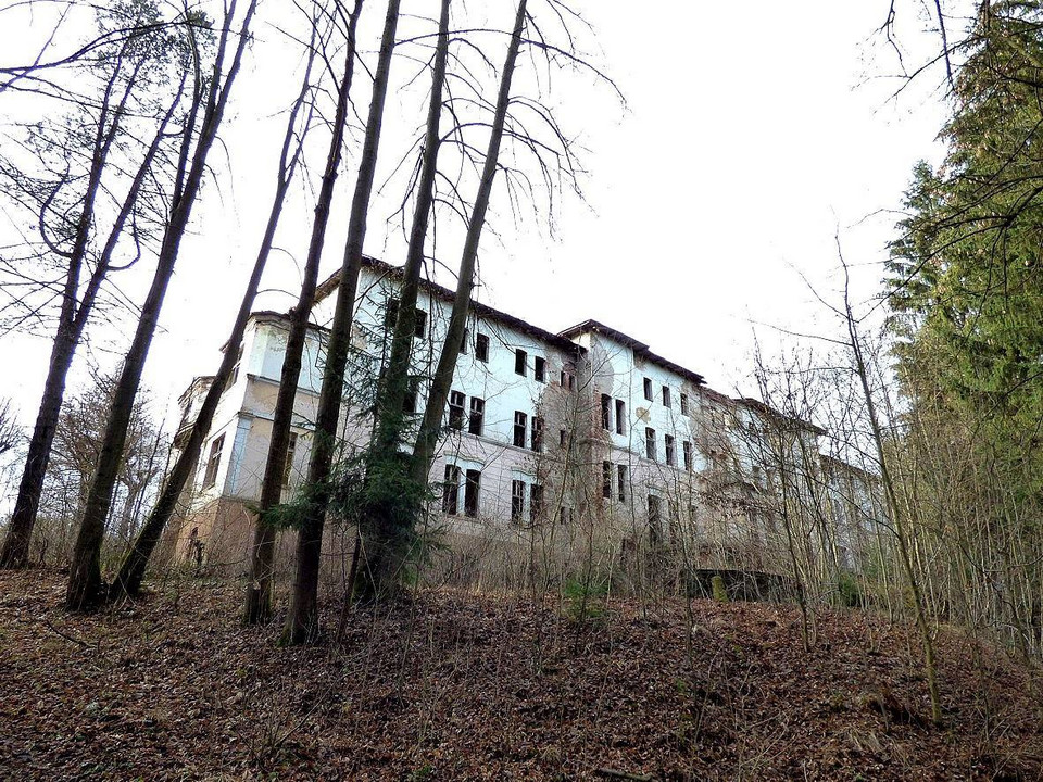 Opuszczone sanatorium w Barcinku pod Jelenią Górą