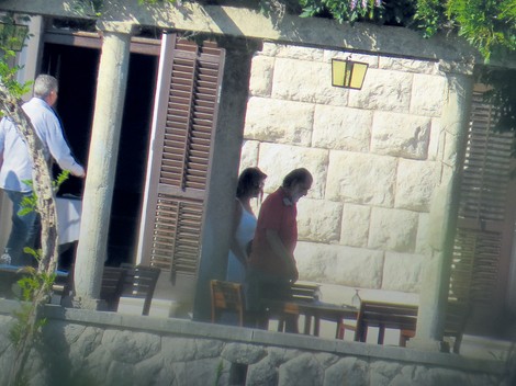 Milo Đukanović je iz restorana otišao sam