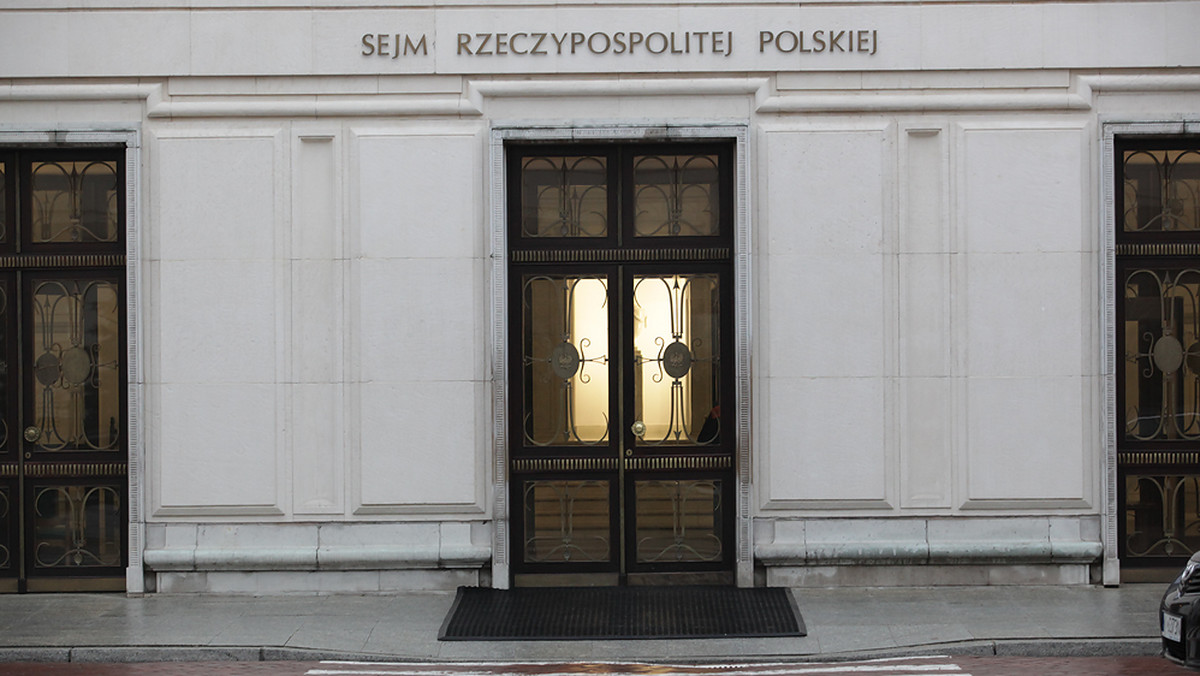 Posłowi PiS Tomaszowi Górskiemu wstrzymano wypłatę ryczałtu na biuro poselskie - dowiedziała się w PAP w Kancelarii Sejmu. Poznański poseł nie rozliczył się bowiem ze środków, które dostał na biuro poselskie w minionym roku.