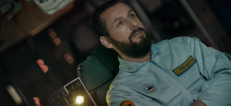 Kosmiczna tułaczka Adama Sandlera. "Astronauta" Netfliksa mówi o ciężarze samotności [RECENZJA]