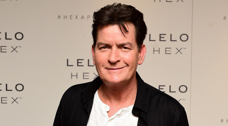 Charlie Sheen az utcán bújócskázott/Fotó: Northfoto