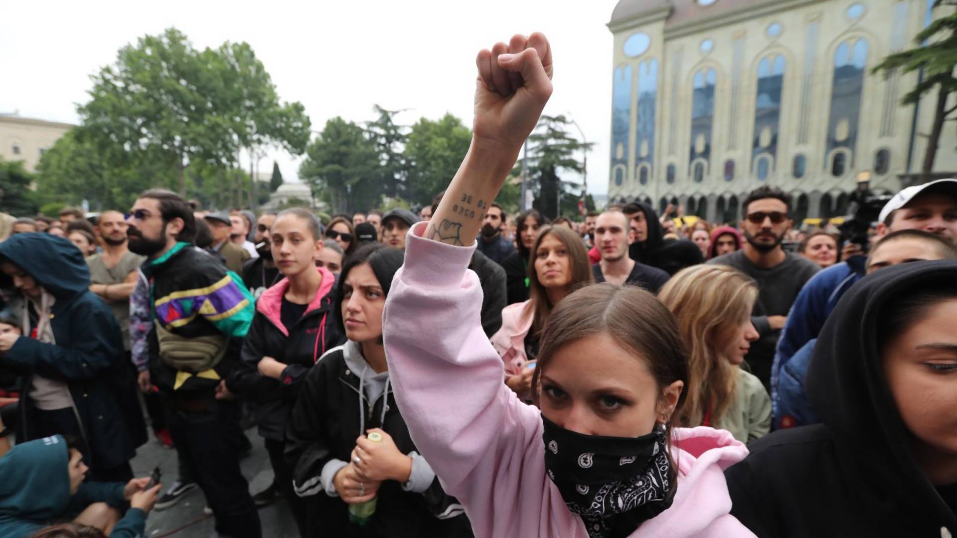 Plešemo zajedno, borimo se zajedno! Podrška Beograda rejv protestima u Tbilisiju