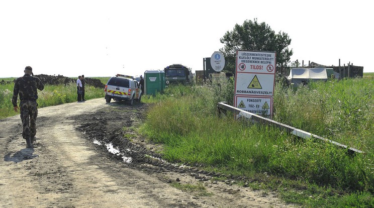 A tűzszerészeket magáncég felügyelte. /Fotó: MTI