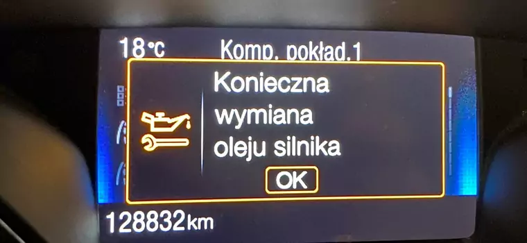 "Konieczna wymiana oleju silnika". Czy trzeba od razu wezwać lawetę?