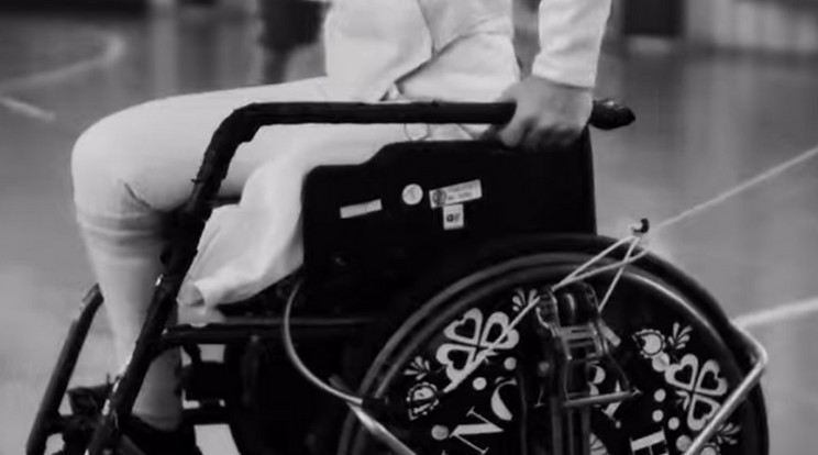 A klipben Hajmási Éva paralimpikon egy napját kísérhetjük figyelemmel