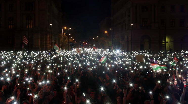 Tavaly tavasszal "Mi vagyunk a többség! Tüntetés a demokráciáért" címmel hirdettek kormányellenes tüntetést /Fotó: Pozsonyi Zita