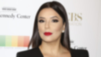 Eva Longoria eksponuje dekolt w Departamencie Stanu. Zapiera dech?