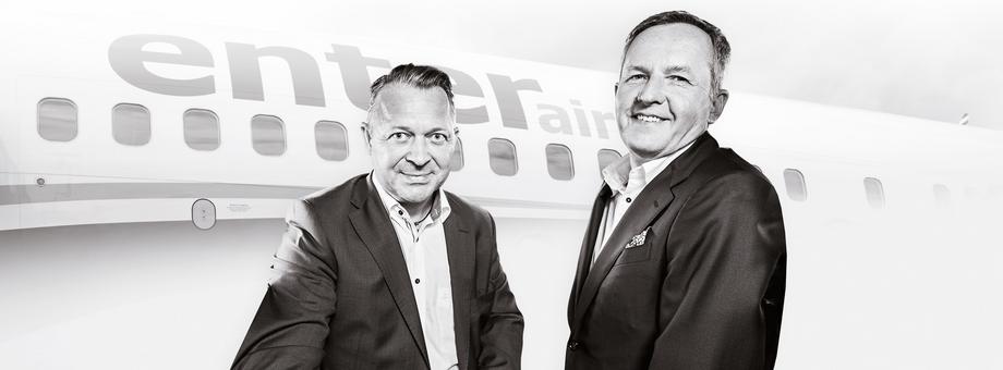 ENTER AIR. Największa polska i jedna z czołowych europejskich linii wyspecjalizowanych w lotach czarterowych. Założona przez czterech doświadczonych menedżerów z branży lotniczej – m.in. Grzegorza Polanieckiego (z prawej), który jest dyrektorem generalnym spółki, oraz Andrzeja Kobielskiego (z lewej), odpowiedzialnego za sprzedaż. Enter Air to również jeden z największych sukcesów biznesowych na europejskim niebie