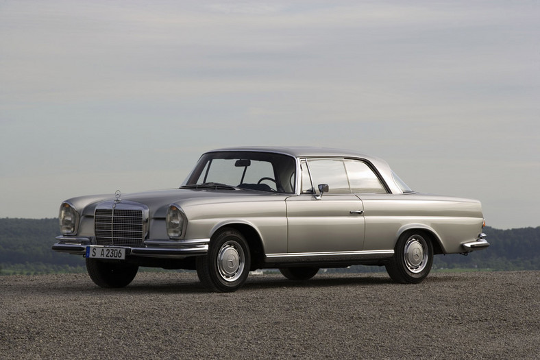 Mercedes W111/W110: bezpieczny i skrzydlaty