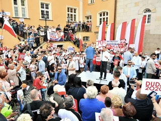 Niemcy chcą wybierać w Polsce prezydenta? To jest podłość – mówił w piątek, podczas wiecu wyborczego w Bolesławcu, ubiegający się o reelekcję Andrzej Duda
