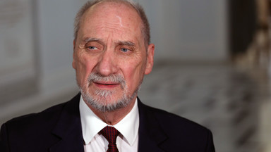 Antoni Macierewicz prezentuje raport smoleńskiej podkomisji. "Ostatnie 20 sekund lotu przesądziło o tragedii"