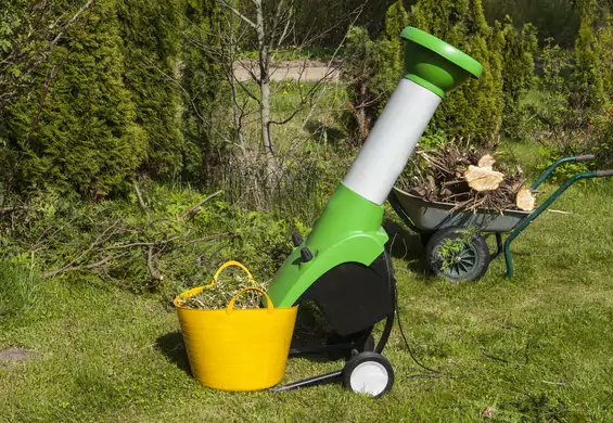 To urządzenie rozdrobni gałęzie i pomoże uporządkować ogród