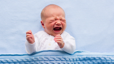 Odruch Moro - jeśli występuje u dziecka zbyt często, może doprowadzić do nieprawidłowej reakcji na bodźce sensoryczne