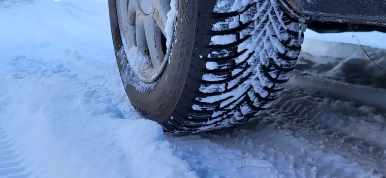 Przez ten system nie wyjedziesz z zaspy. Ma go każde nowe auto. Jak go wyłączyć?