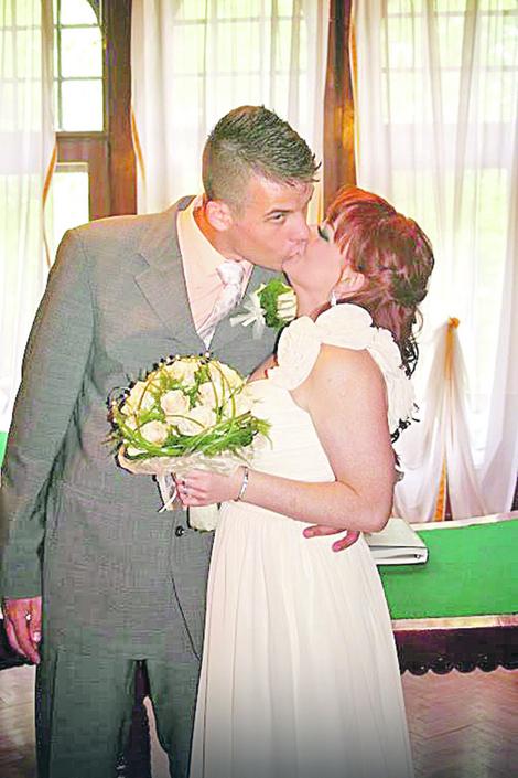 Miloš Čodanović juče je pre ubistva kačio fotografije sa svog venčanja s Monikom Ikotić