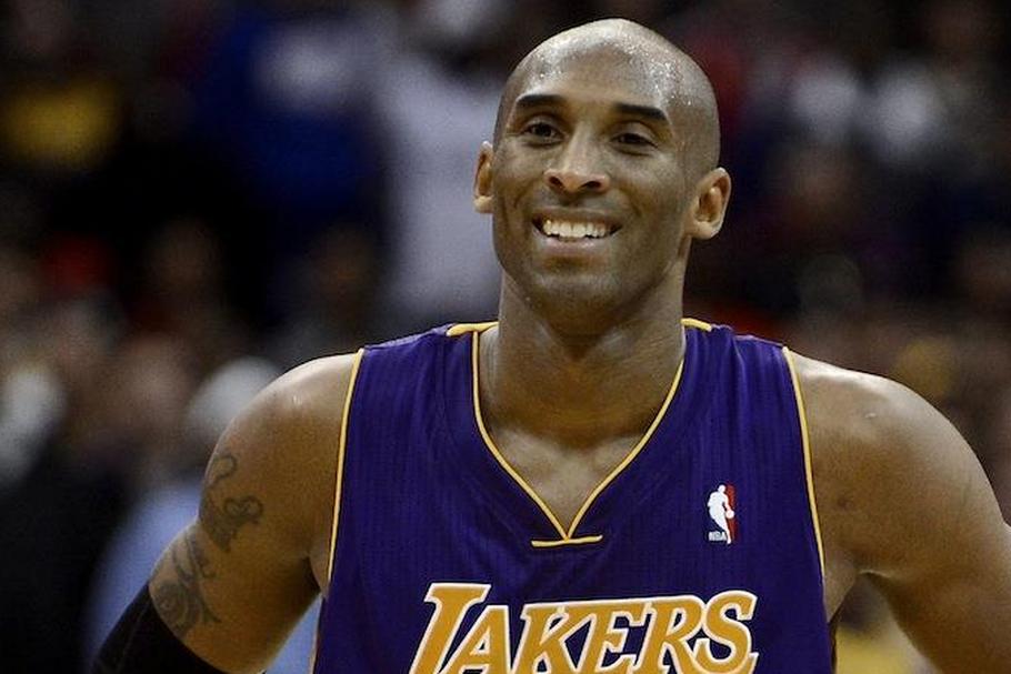 Kobe Bryant po raz kolejny został najlepiej zarabiającym koszykarzem NBA, ale LeBron James jest już tuż za nim