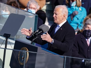 Joe Biden został zaprzysiężony na 46. prezydenta USA. Oprócz wyzwań związanych z walką z pandemią koronawirusa będzie musiał zmagać się z gospodarczymi problemami w jakie popadły Stany Zjednoczone.