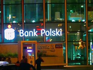 Mimo że największy bank detaliczny zdecydował się na podwyżkę oprocentowania lokat i być może wymusi podobne działania na konkurentach, w ujęciu realnym Polacy wciąż dużo tracą na bankowych depozytach: 11-procentowa inflacja zjada zdecydowaną większość zysków