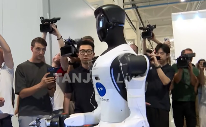  Roboti u šabačkoj fabrici