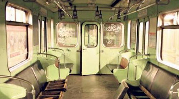 Kilenc vandál tette tönkre  a metrókocsit