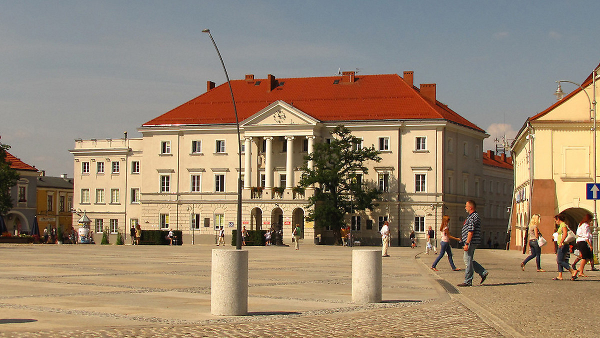 Z okazji 80. rocznicy powstania Centralnego Okręgu Przemysłowego sejmik woj. podkarpackiego na uroczystej sesji w przyjętym stanowisku wyraził "głęboki szacunek i uznanie twórcom i realizatorom" tego przedsięwzięcia.