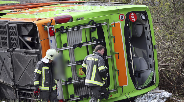 Buszbaleset Németországban, Lipcse közelében / Fotó: MTI AP