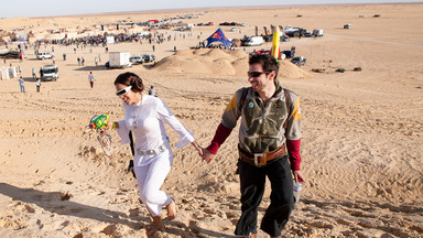Tunezja - festiwal Elektroniczne Wydmy 2015 na pustyni w okolicach Nefty