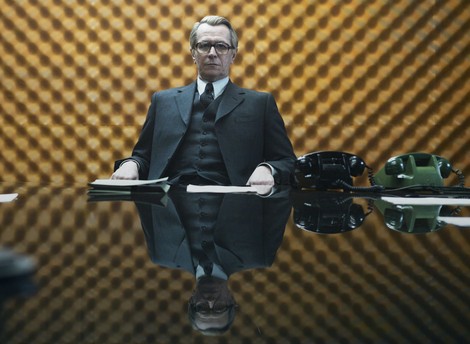 Gari Oldman kao Džordž Smajli u filmu "Krpar, krojač, soldat, špijun"