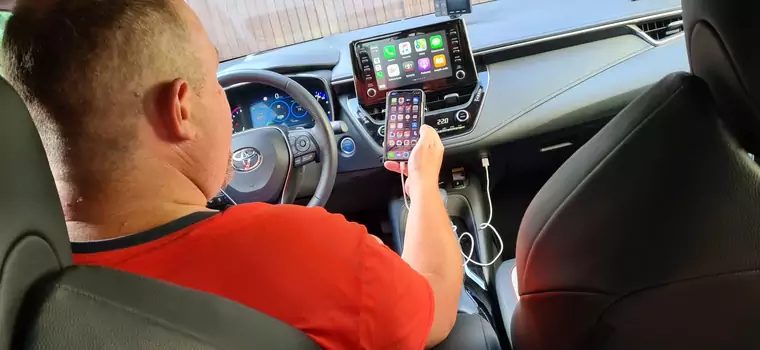 Jak wykorzystać telefon nie tylko w wakacje - Android Auto i CarPlay w aucie