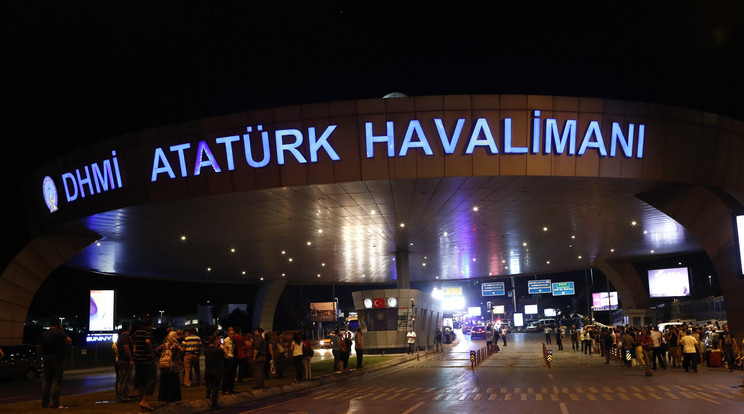 A támadás az  atatürki repülőtéren történt / Fotó: MTI