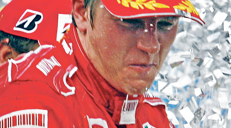 A finn Kimi Räikkönen 
a Forma–1-es karrierje egyetlen világbajnoki
címét a Ferrari színeiben szerezte. Kevesen gondoltak akkor arra, hogy
a következő tíz évben nem nyer a csapat pilótája /Fotó: AFP