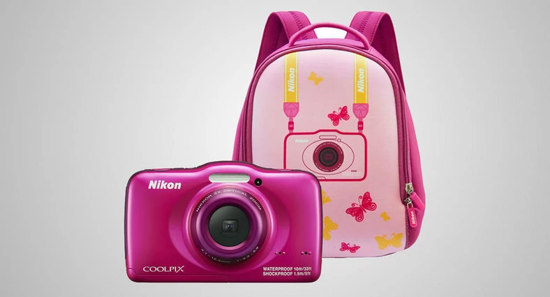 Aparat Nikon Coolpix S33 przeznaczono dla najmłodszych. Jest wodo- i pyłoszczelny, a także wstrząsoodporny