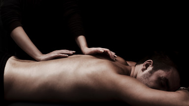 Petycja przeciwko otwarciu salonu z masażem erotycznym. Lokalny dziennikarz zgłasza sprawę na policję