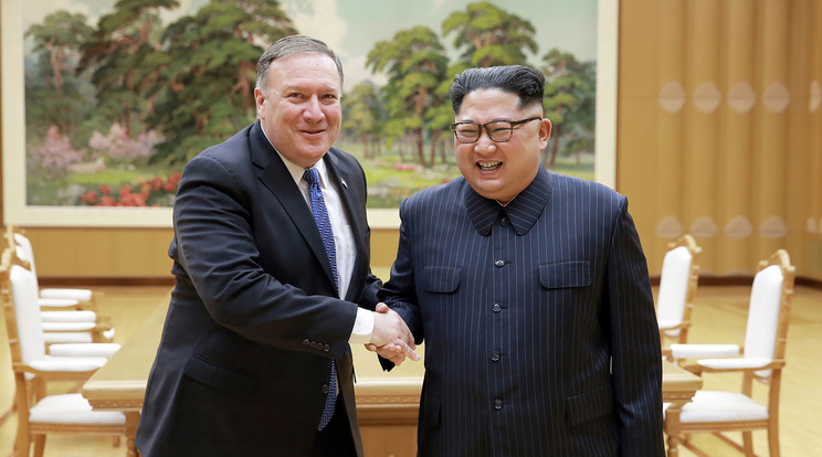 Mike Pompeo és Kim Dzsongun phenjani találkozójukon /Fotó: AFP PHOTO/KCNA VIA KNS