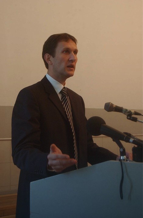Vuksanović kada je bio ministar 2004. godine