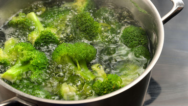 Jak najlepiej gotować brokuła? Dietetyczka zwraca uwagę na ważną kwestię