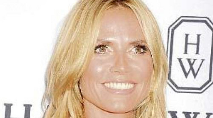 Hoppá! Cicit villantott Heidi Klum